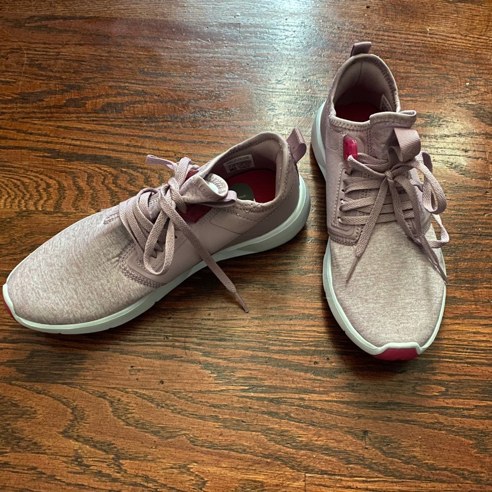 New Reebok Shoes - Picture 3 of 5